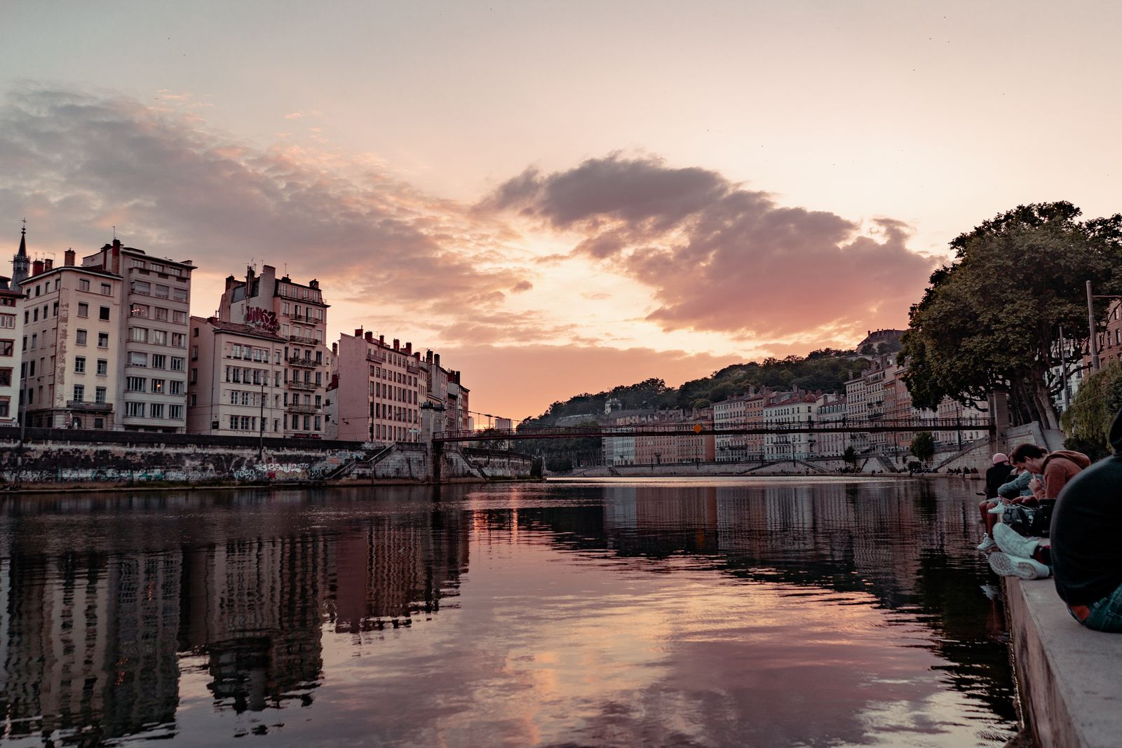 La Saône et les quais de Lyon au coucher du soleil